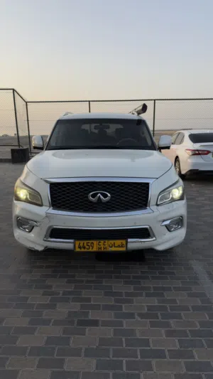 سيارة إنفينيتي QX80 موديل 2015 فئة Limited بيلون أبيض مع مواصفات خليجية