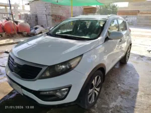 كيا سبورتاج السيارة وارد خليجي كفالة عامة بيه فقظ صبغ في الباب الخلفي محرك 2000