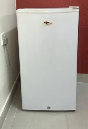 ثلاجة Zen نظيفة اللون الابيض