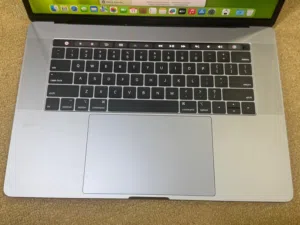 Macbook pro 15inch TouchBar A1990 i7