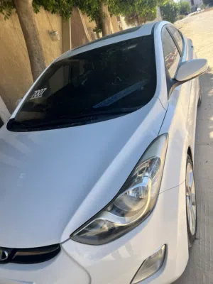 هونداي لنترموديال 2013 ماشية 85الف جمرك بصمه فتحه شاشه وكمره فل السعر 28500