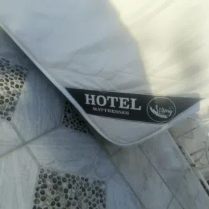فرشه Hotel