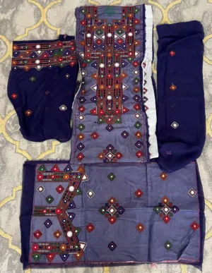 قطعة بلوشية كحلية