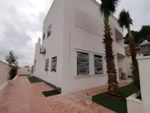 420 m2 4 Bedrooms Villa for Sale in Amman Dabouq