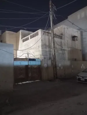 سلام عليكم بيت ملك الزبير محله شمال قرب بيت القائم مقام يم مدرسه رازي  الاستفسار اتصال بس