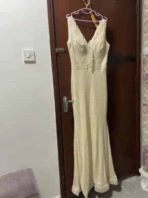 فستان سهرة لبستين