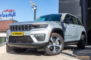 Jeep Grand Cherokee 2024 Limited  4x4  السيارة وارد و كفالة الشركة و قطعت مسافة 2,679 كيلو متر