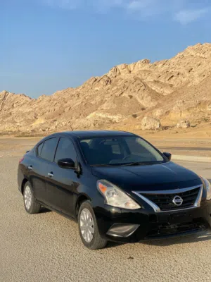 نيسان Versa 2016  1.6L وارد امريكا  سيارة في قمة النظافة  قابل للتفاوض بعد الفحص أوراق جمارك