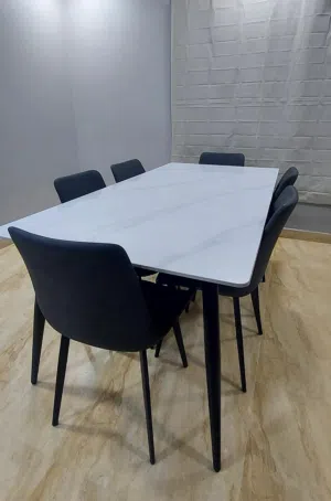 للبيع طاولة 6 اشخاص استخدام بسيط بحالة جديدة