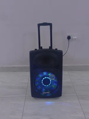 سماعة Geepas متنقلة مع إضاءة LED – صوت قوي + بلوتوث + Bass قوي