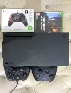 Xbox series s & game + controllers