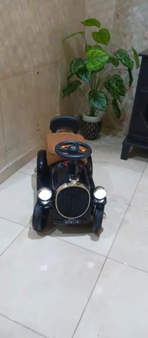 سيارة أطفال كهربائية كلاسيك مميزة للبيع تصميم كلاسيكي أنيق وجودة عالية.