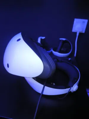 vr 2 available only 1 month use  11 months wranty available look like a new