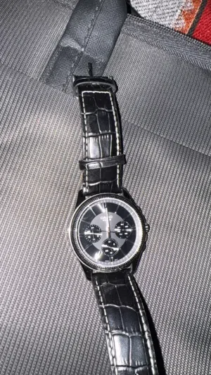 ساعة Casio للبيع يوجد معها الكفالة والكرتونة