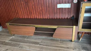 طاولة تلفاز + طاولة جانبية اخرى