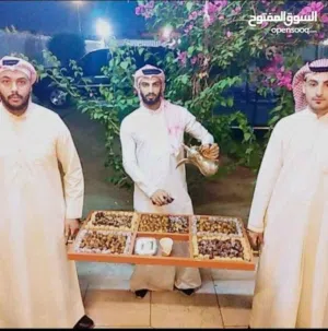 تمور مع خدمة ضيافة