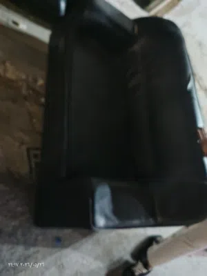 كراسي مكتب 7مقاعد مستعمل جلد اصلي للبيع