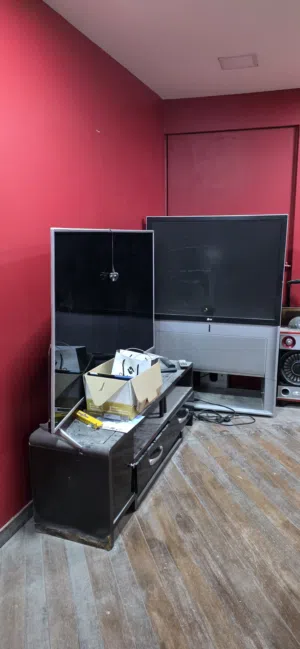 أبواب خشبيه