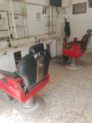 حلاق متكامل للبيع في الزاوية