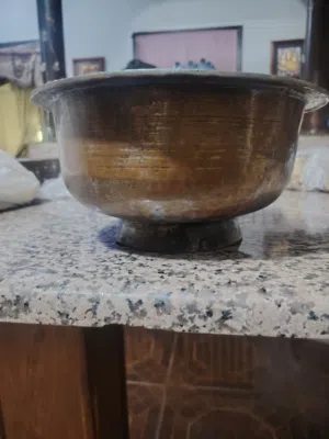 قدر نحاس مع قاعده