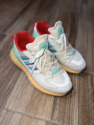 شوز اديداس اصلي استعمال خفيف جدا كانه جديد