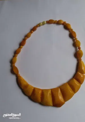 قلادة كهرب نسائيه ملكيه من احجار الكهرب القديمه