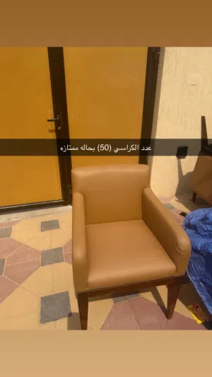 بيع كراسي و طاولات بحاله ممتازه جدا