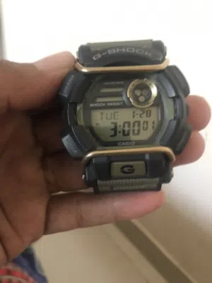 ساعة جي شوك