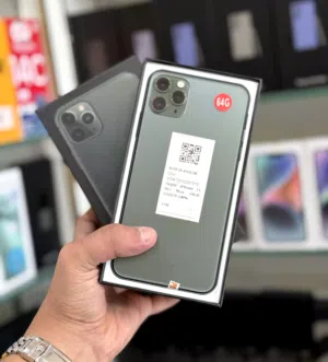 عرض خااص : iPhone 11 pro max 64gb هاتف نظيفة جدا بدون أي شموخ أو مشاكل و مع ضمان و ملحقات بأقل سعر