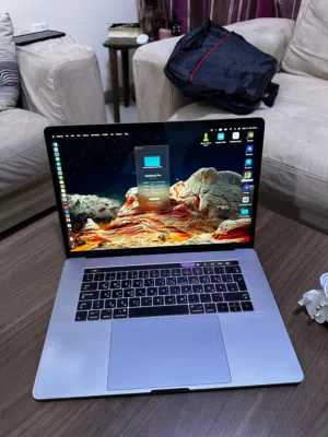 Apple MacBook Pro 2017 I7, radeon pro 560 4GB Graphics,  15" retina display لابتوب ماك بوك برو