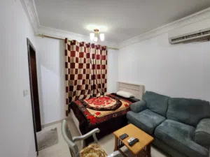 � استوديو مفروش راقي للإيجار – الخوير 33 خلف كلية التقنية �