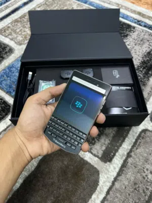 Blackberry Porsche design p9983