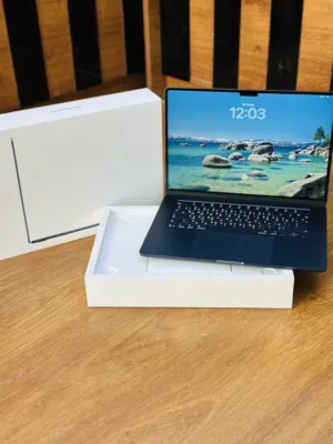 MacBook Air M4 15-inch 256GB with Storage 16GBRam.With charger.15.inch Display 1 month shop Warranty
