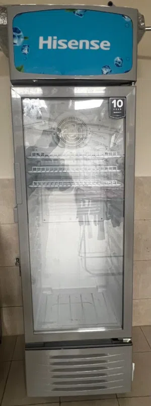 ثلاجه بحاله ممتازه جدا ومازالت تحت ضمان