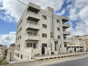 شقة طابق مكرر مميزه للبيع في ضاحية الرشيد طلوع الجاذبيه قرب دوار إقرأ من شركة عوني عطية للإسكان
