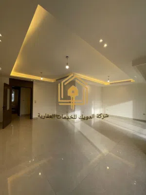 شقة فاخرة - لم تسكن - ام السماق - 210م - مطلة - موقع مميز