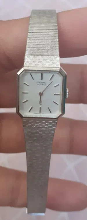 For sale nice watch for girl working very very well this watch for branded 100% original