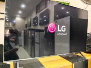 شاشة LG 55 بوصة 4K سمارت كسر زيرو بحالة ممتازة  صورة 4K UHD فائقة الوضوح