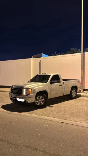 Used GMC Sierra in Central Governorate