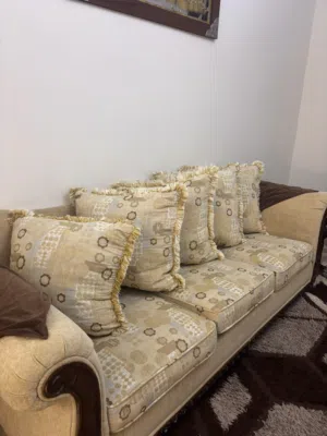 كنب مستعمل في حالة ممتازة