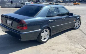 Mercedes Benz W202. C200   1999