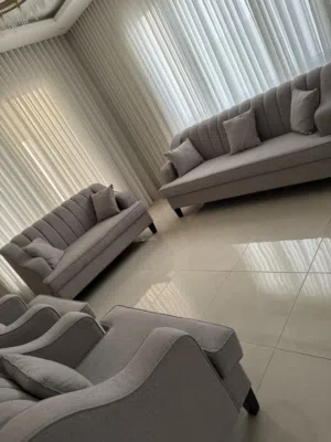 طقم كنب نظيف جدا شبه جديد استخدام بسيط