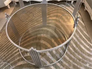 طاوله كبيره مع ثلاث طاولات صغيره جديده