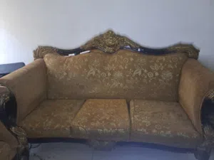 طقم كنب 6مقاعد وشاشة وطاولة
