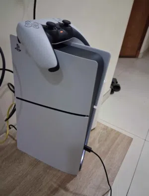 ليس فيه اي عيوب او صيانات نهائيا والمعاينه والكشف خير دليل بجميع مشتملاته الاصليه PS5 slim 1TB