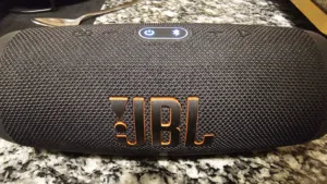 سماعه jbl charg 5 لونها اسود