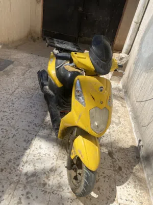 Sym للبيع موطو واقفة