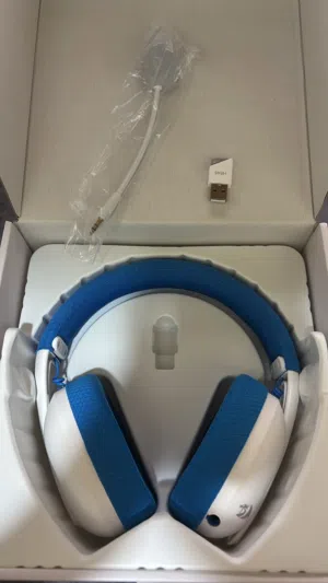 السلام عليكم،   سماعة القيمنق Redragon Ire Ultra-Light Wireless للبيع.