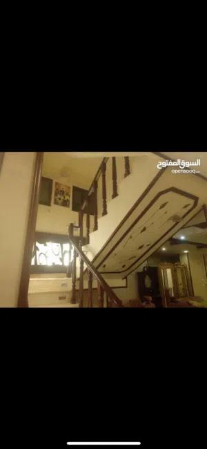 دابوق فيلا مستقله 900م قرب القصور الملكيه بناء شخصي مميزه جدا فن معماري عاليه ومطله بسعر مغري