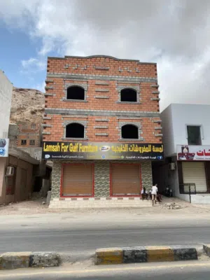 لبيع عمارة سكنية مع المحلات